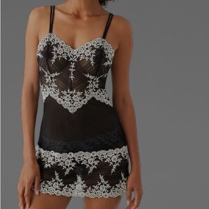 Wacoal Embrace Black and White Lace Chemise Slip Fitted